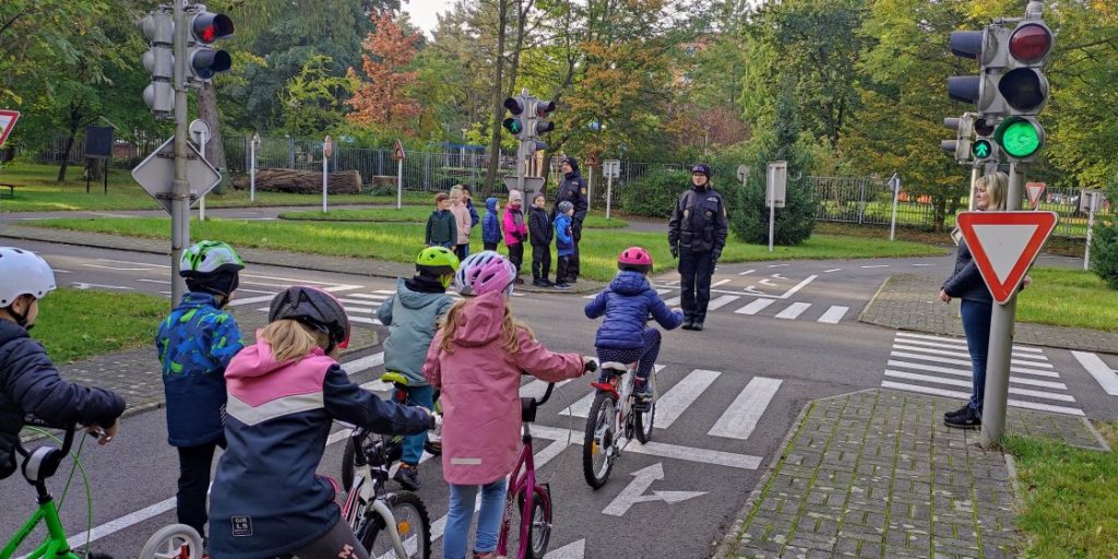 Žáci 1. ročníku na dopravním hřišti