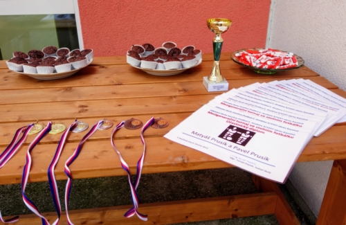 Premiéra mezigeneračního turnaje ve stolním fotbálku f06