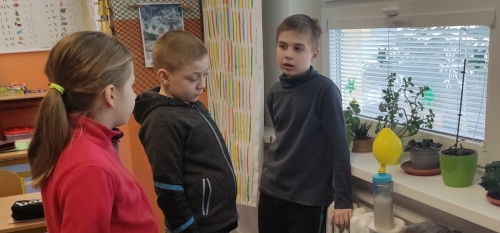 Třeťáci bádají f01