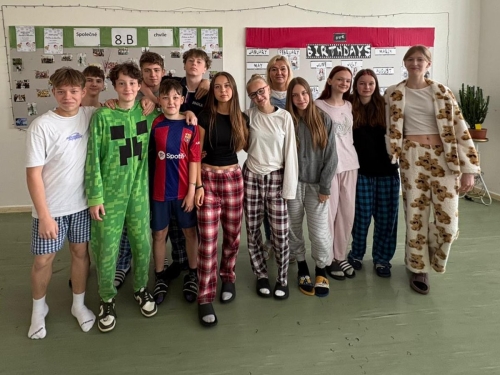 Pyžamový den f07