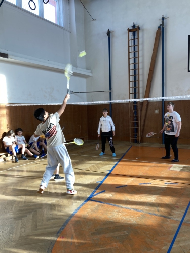 Vánoční turnaj v badmintonu f05